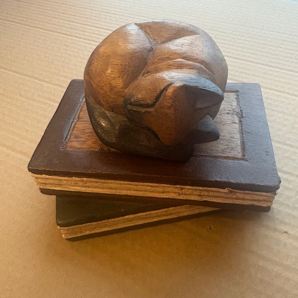 Vintage Carved Wood Cat Sleeping on Books Figurine Sculpture‎ Decor